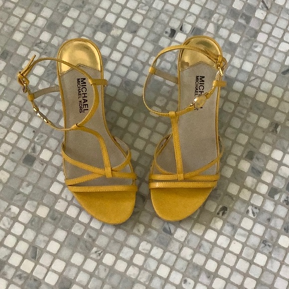 Michael Kors shoes - Picture 2 of 7